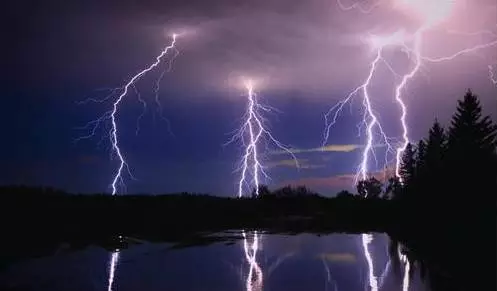 雷電.png 雷電.png