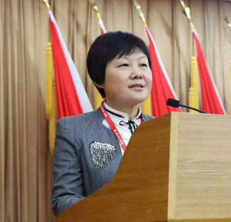 順義區(qū)工商聯(lián)黨組書記、順義區(qū)常務(wù)副主席單曉梅做工作報告