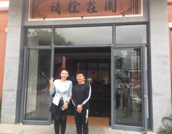 仟億達集團總裁(左)與型動體育始人、奧運陳一冰(右)